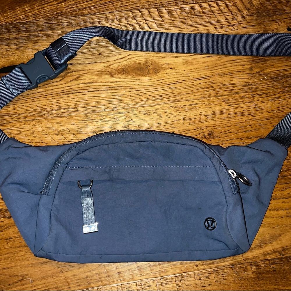 Lululemon belt bag – blue